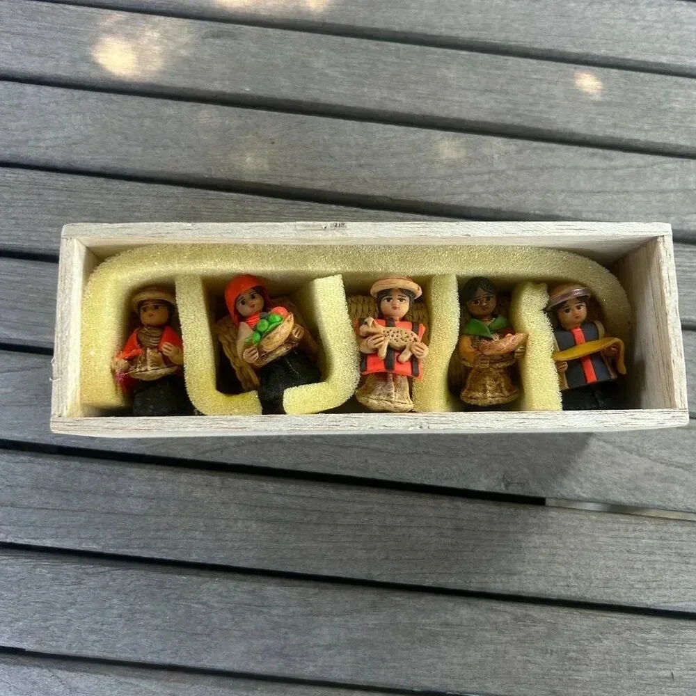 Folk Art Hand Made S. American Hand Painted Napkin Rings Set of 5 Rattan Acorn